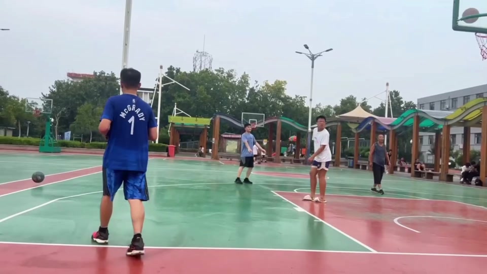 将球拉向左
